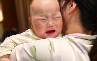 新生儿宝宝哭闹图片背后，藏着哪些未被读懂的需求与信号？