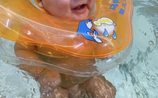 新生儿游泳月龄有讲究？不同阶段游泳益处与风险如何平衡？