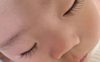 新生儿眼睫毛何时长出？