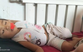 新生儿被被子捂2小时后会有什么健康风险？家长该如何避免类似悲剧发生？