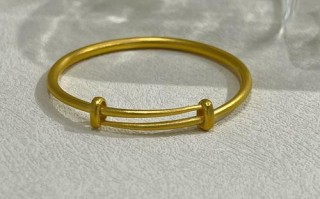 新生儿戴金镯还是银镯更合适？材质、寓意与健康如何权衡？