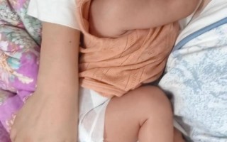 新生儿为何睡觉总离不开妈妈？是安全感缺失还是习惯依赖？