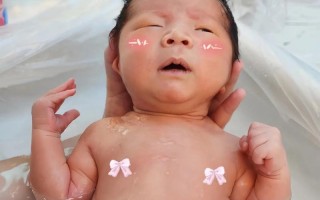 新生儿肚脐脱落后能洗澡吗？