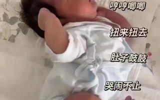 新生儿吃饱了哼哼唧唧