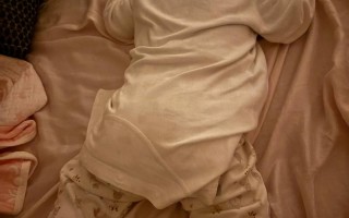 新生儿7小时不睡觉是正常现象还是身体不适的信号？