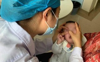 新生儿眼屎多怎么办？需清理或就医？