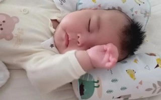 新生儿放下就哭抱起停，是依赖还是没安全感？