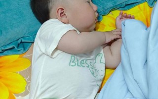 新生儿拍屁股哄睡真的好吗？这样做会影响脊椎发育或养成依赖吗？