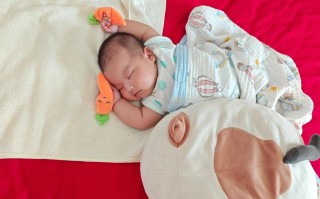 新生儿睡觉总呼哧呼哧响，是正常现象还是呼吸道有问题？