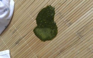 新生儿拉绿色大便 稀