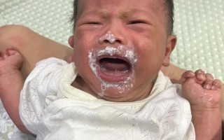 新生儿吐奶带透明粘液是正常现象还是异常信号？需警惕哪些潜在问题？