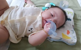 新生儿晚上只吃一次奶，真的够营养吗？会影响生长发育吗？