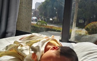 新生儿第7天黄疸21mg/ddl算高吗？需要立即治疗吗？