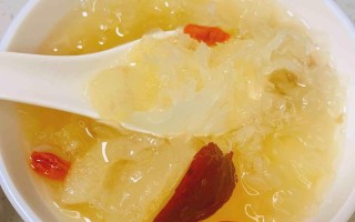 孕期吃银耳雪梨有讲究？营养功效与食用禁忌全解析！