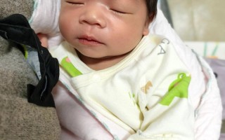 新生儿被手机闪光灯照一下有影响吗？