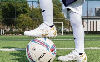 儿童足球鞋什么牌子好？不同年龄段、场地类型该如何选？