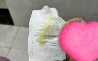 孕期宫颈息肉引发血脓白带，该如何应对？对胎儿有影响吗？