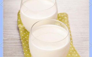 孕期每天喝纯牛奶真的好吗？对胎儿和孕妇分别有哪些影响？
