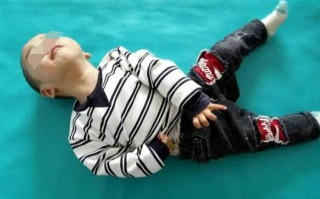 儿童抽搐早期症状有哪些表现？家长如何识别与应对？