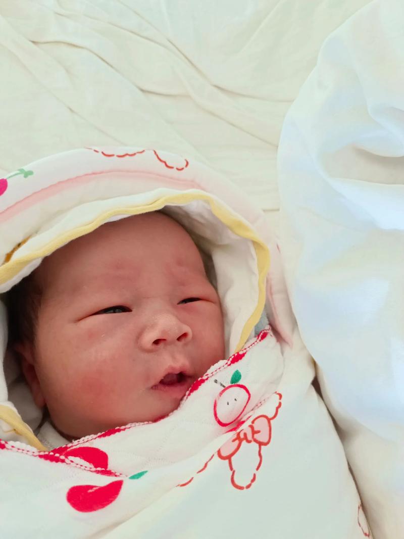 新生儿出生几天眼睛能看见东西？-第2张图片-中州医学会