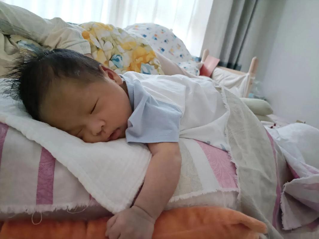 新生儿睡觉使劲憋红脸是正常现象吗？-第2张图片-中州医学会