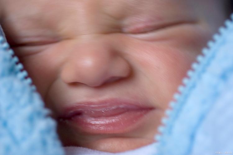 新生儿睡觉使劲憋红脸是正常现象吗？-第3张图片-中州医学会