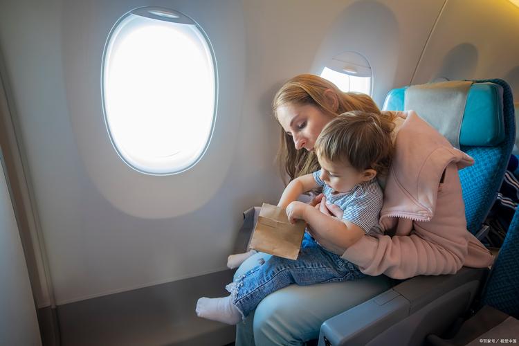 2岁儿童坐飞机要带什么证件？-第2张图片-中州医学会
