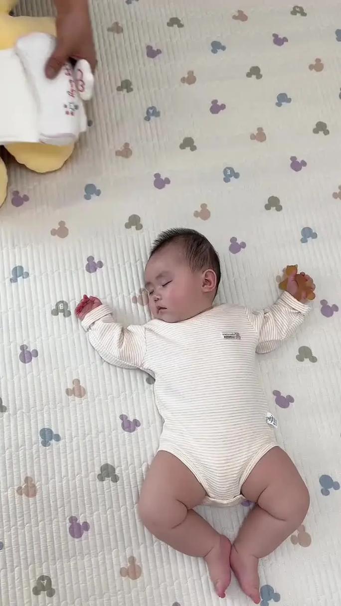 新生儿侧睡好不好？安全与舒适如何平衡？-第3张图片-中州医学会