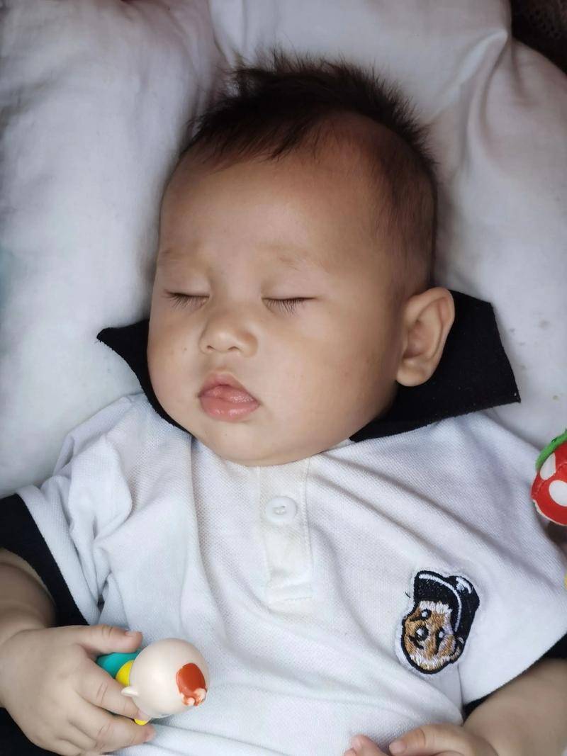 新生儿吐舌头是正常现象还是生病了？-第3张图片-中州医学会