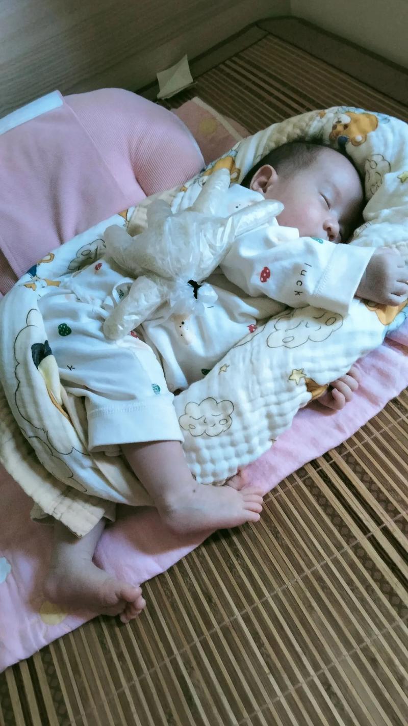 23天新生儿睡觉总惊醒、易哭闹，是正常生理现象还是需要干预的信号？-第1张图片-郑州医学网