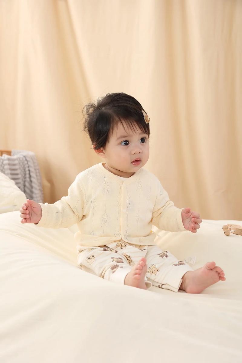 6月新生儿穿衣指南，如何平衡闷热与舒适？这些细节要注意！-第2张图片-郑州医学网