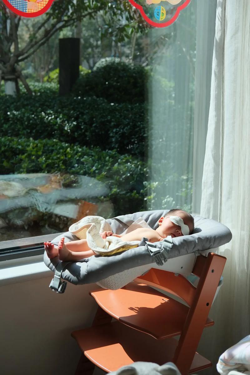 新生儿出生后多少天开始晒太阳才合适？晒太阳时有哪些注意事项需要了解？-第1张图片-郑州医学网