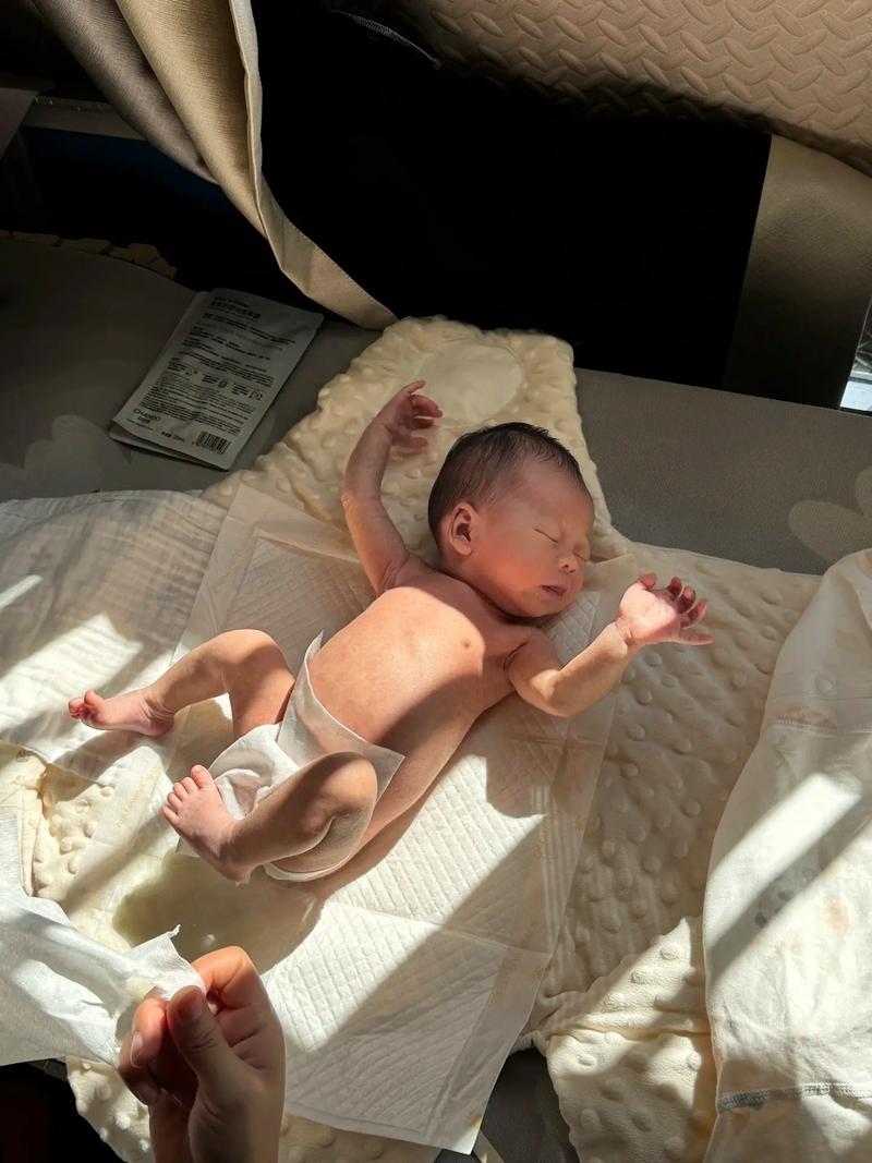 新生儿晒太阳晒多久合适？不同月龄、季节、时段晒太阳时长有何讲究？-第3张图片-郑州医学网