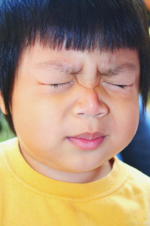 新生儿睡觉时翻白眼是正常现象还是健康预警？-第2张图片-郑州医学网