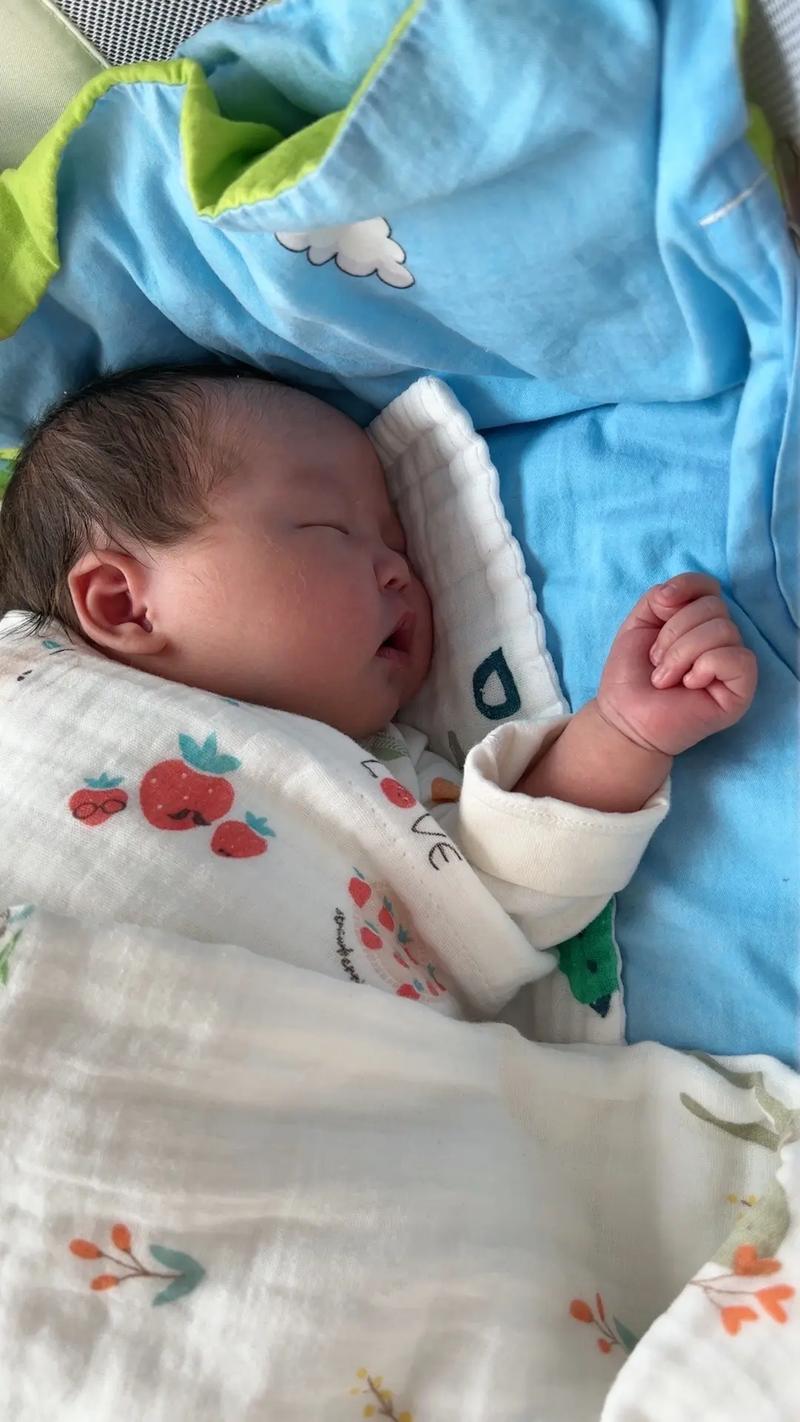 新生儿总是哼哼唧唧不睡觉，是身体不舒服还是正常现象？-第3张图片-郑州医学网