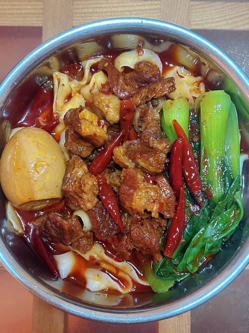 孕期吃牛肉板面安全吗？牛肉板面对胎儿发育有影响吗？-第1张图片-郑州医学网