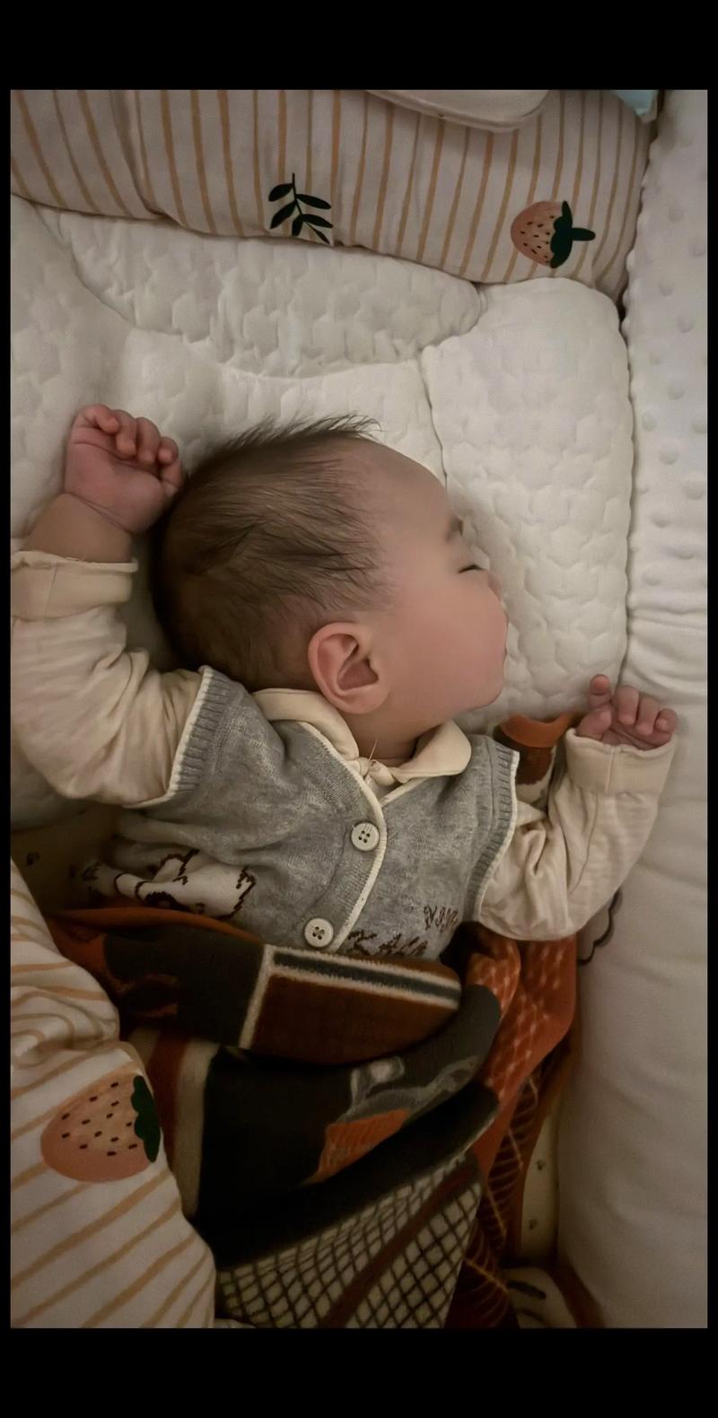 新生儿仰头是发育信号还是异常表现？家长该如何正确判断与应对？-第2张图片-郑州医学网