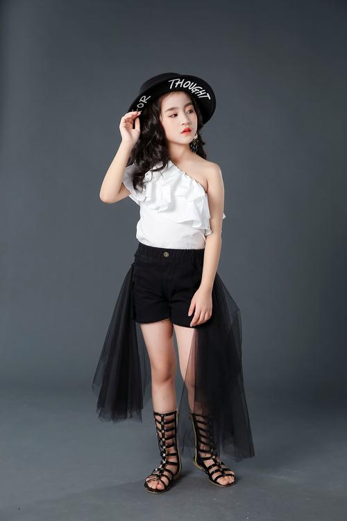 儿童模特走秀标准动作如何塑造专业台风与舞台表现力？-第2张图片-郑州医学网