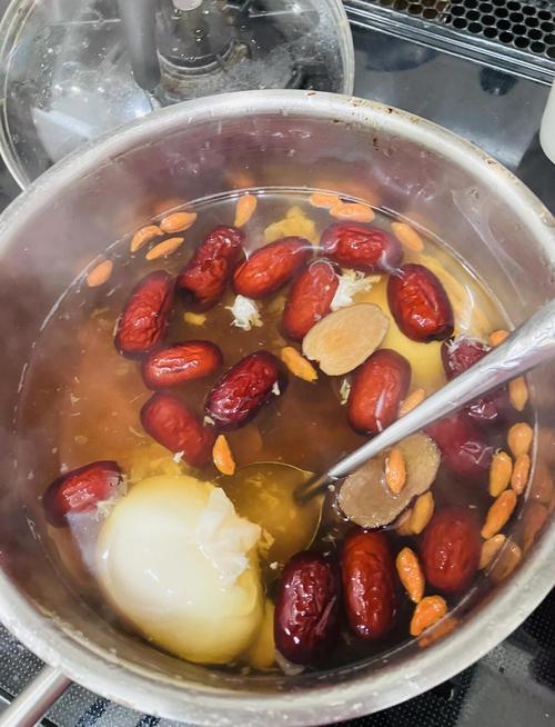 孕期红糖煮鸡蛋能吃吗？营养功效与食用禁忌全解析！-第1张图片-郑州医学网