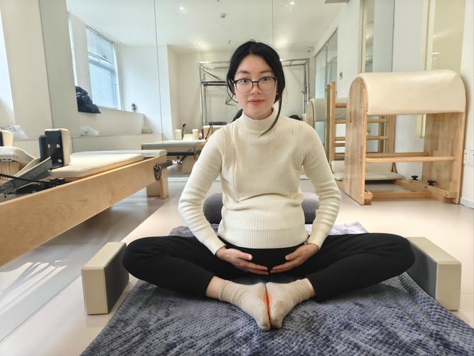 孕期瑜伽动作有哪些？哪些动作适合不同孕周？安全注意事项是什么？-第1张图片-郑州医学网
