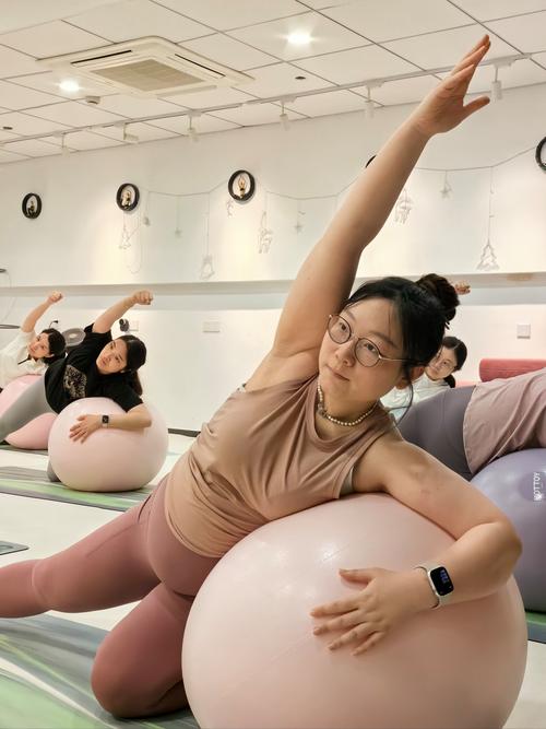 孕期瑜伽动作有哪些？哪些动作适合不同孕周？安全注意事项是什么？-第2张图片-郑州医学网