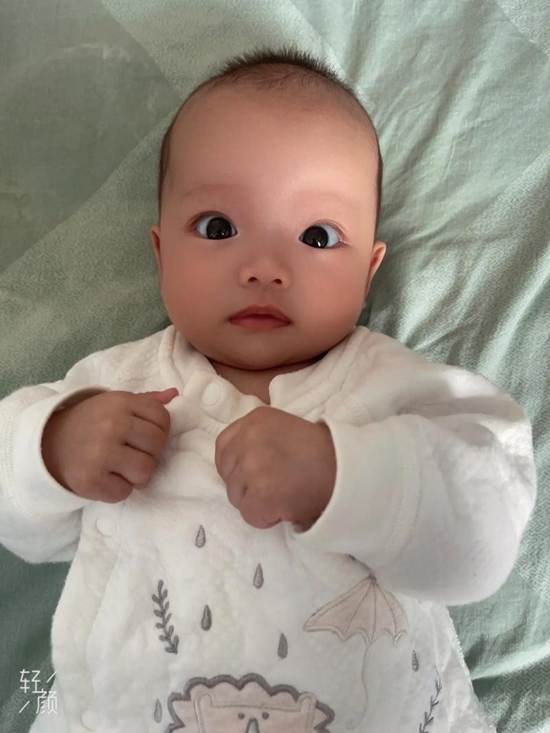 新生儿出生就睁眼睛了-第2张图片-郑州医学网