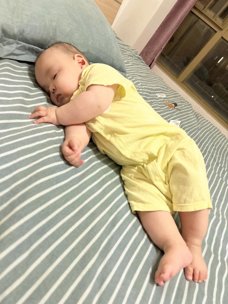 新生儿总是吃着奶就睡-第1张图片-郑州医学网