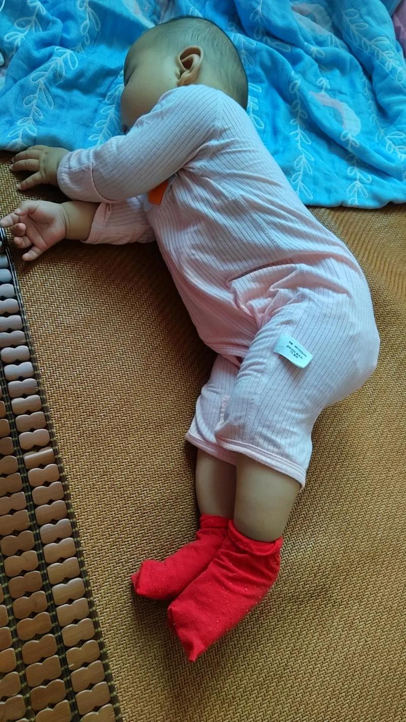 新生儿睡觉时总打哆嗦是正常现象还是身体异常信号？-第3张图片-郑州医学网