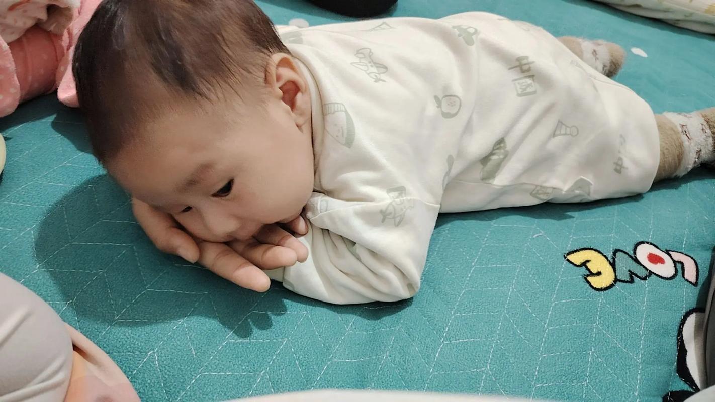 新生儿不睡觉哼哼唧唧-第2张图片-郑州医学网