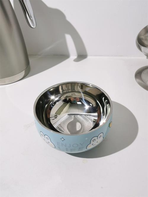 新生儿可以用不锈钢碗-第2张图片-郑州医学网