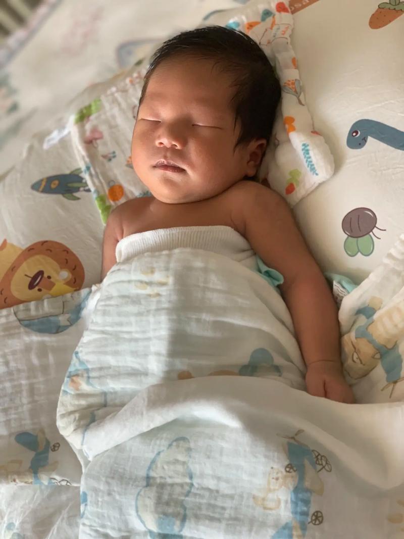 新生儿第一天睡觉总哼哼，是正常生理反应还是身体不适的信号？-第3张图片-郑州医学网
