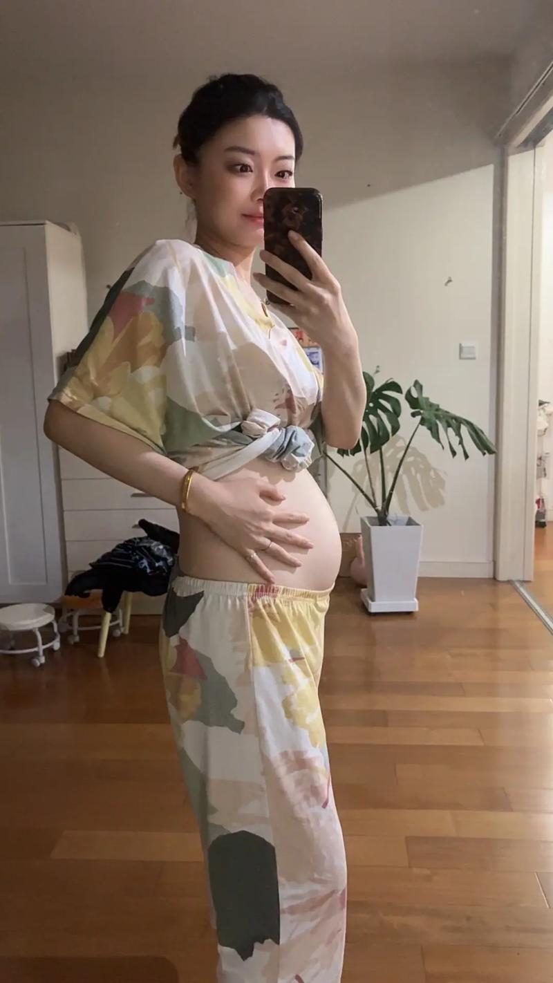 孕期4个月肚子到底有多大？不同孕妈差异大吗？胎儿发育和肚子大小有关系吗？-第1张图片-郑州医学网