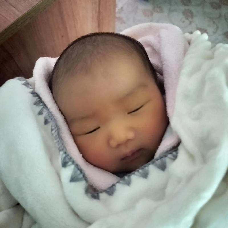 新生儿15天白天不睡怎么办?新手爸妈该如何应对宝宝白天不睡的难题?-第1张图片-郑州医学网 新生儿15天白天不睡怎么办?新手爸妈该如何应对宝宝白天不睡的难题?-第1张图片-郑州医学网