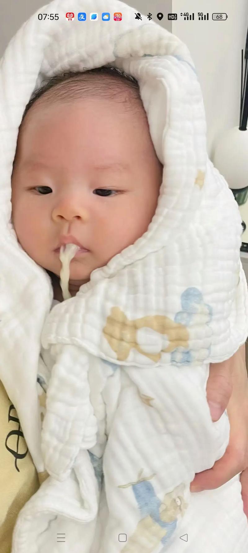 新生儿吐奶呈豆渣状是消化不良还是病理信号？-第2张图片-郑州医学网